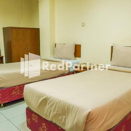 Grand Kembar Hotel Mitra Reddoorz Bandung Extérieur photo