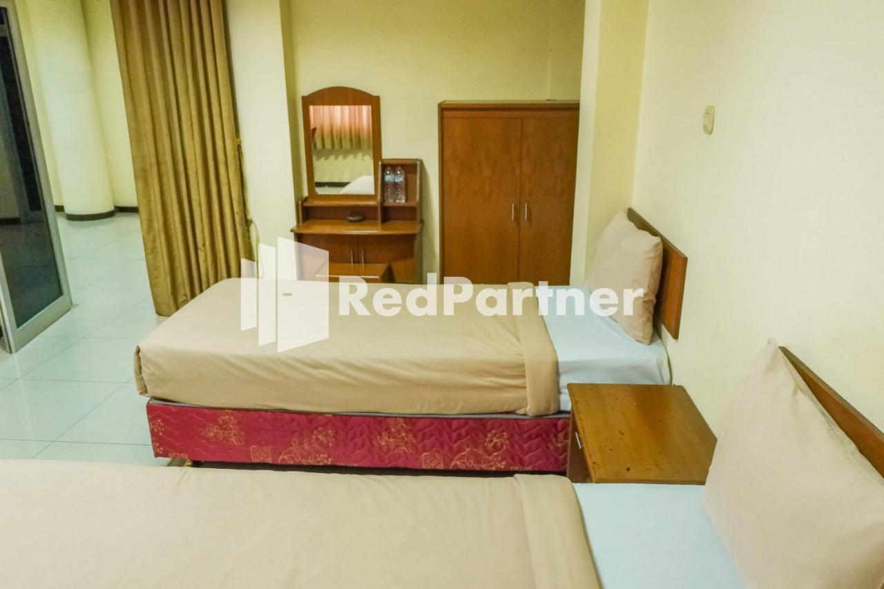 Grand Kembar Hotel Mitra Reddoorz Bandung Extérieur photo