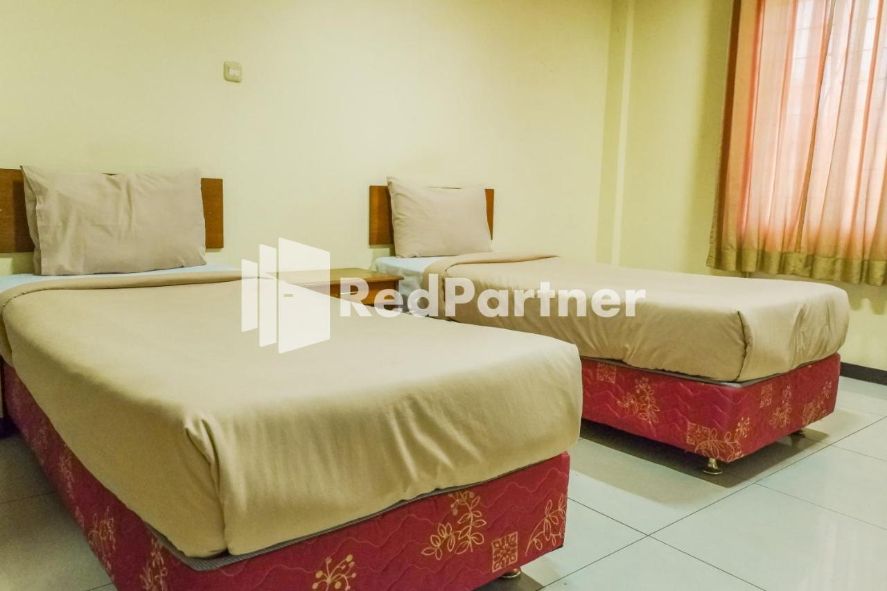 Grand Kembar Hotel Mitra Reddoorz Bandung Extérieur photo