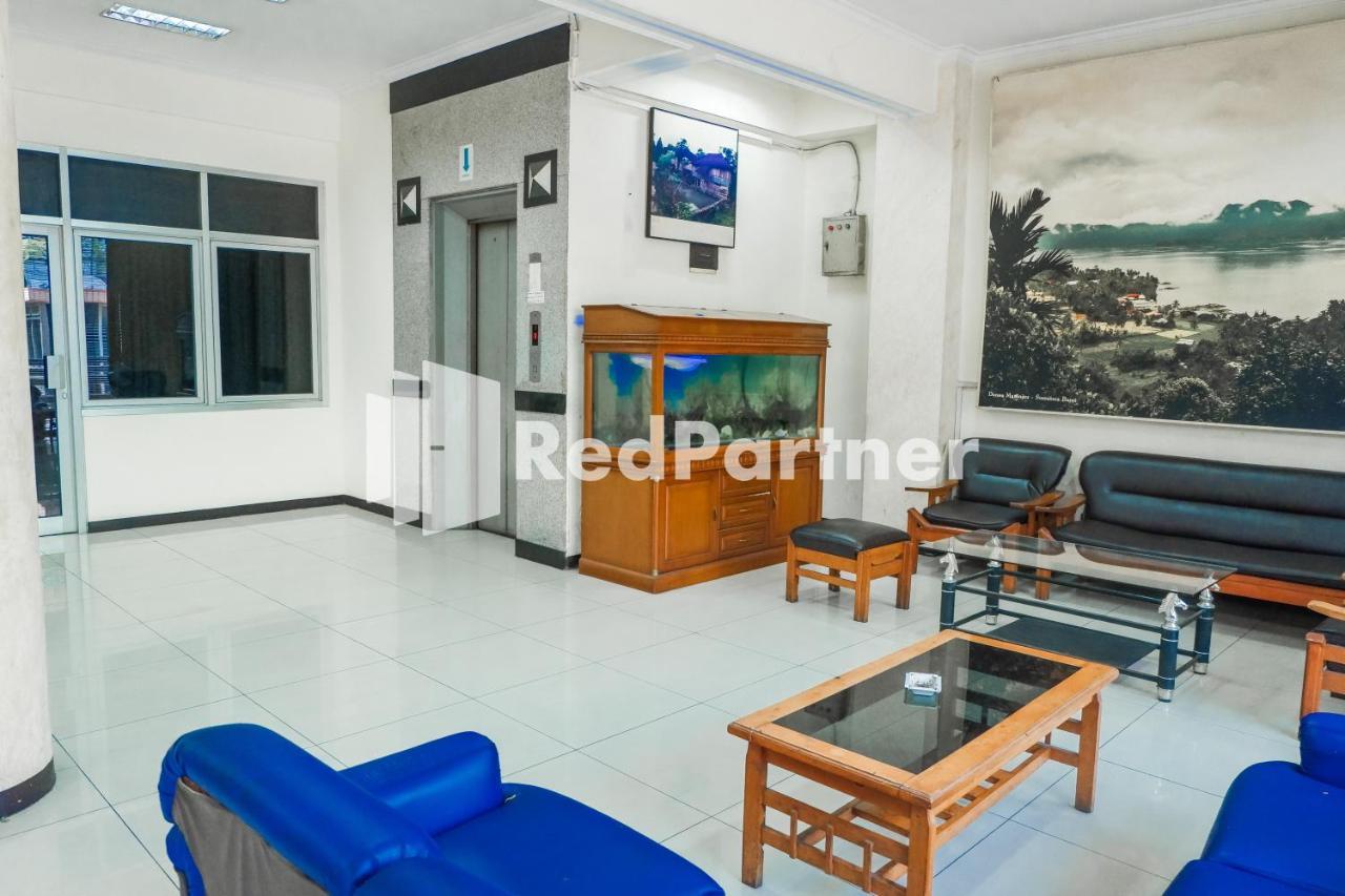 Grand Kembar Hotel Mitra Reddoorz Bandung Extérieur photo