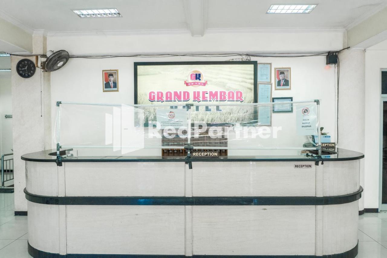Grand Kembar Hotel Mitra Reddoorz Bandung Extérieur photo