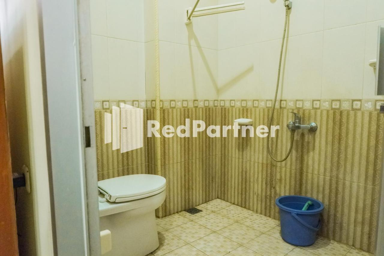 Grand Kembar Hotel Mitra Reddoorz Bandung Extérieur photo